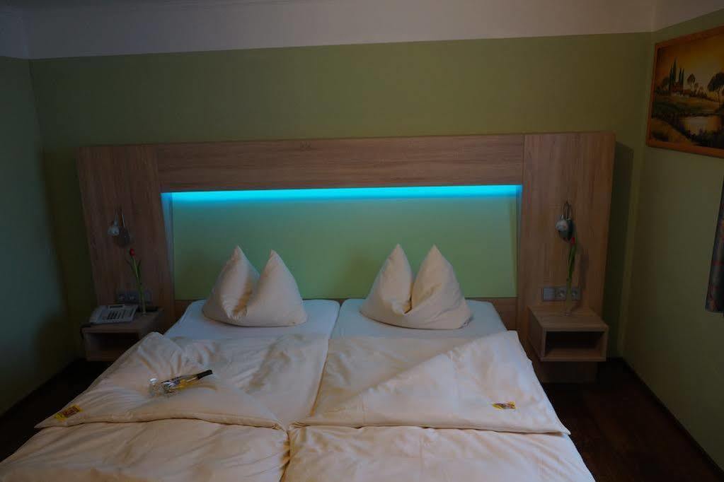 Hotel Garni Kleindienst Ursensollen Ngoại thất bức ảnh